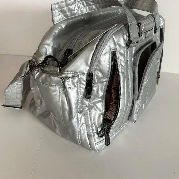 Lug Propeller 2 Overnight Travel Bag Metallic Silver Overnight/Weekender Bag - Picture 8 of 16